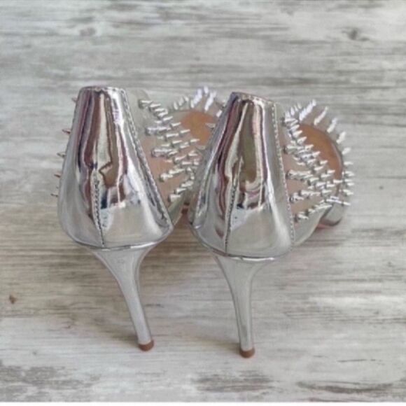 Women's  Steve Madden Vala Pumps Clear Silver Spiked Size 5.5 - Picture 4 of 15